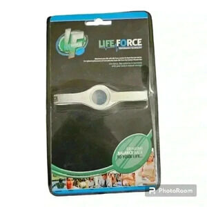 ❤️free wuth bundle❤️NWT- life-force bracelet!